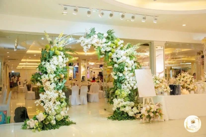 Tổ chức tiệc cưới trọn gói và cung cấp hoa cưới cao cấp