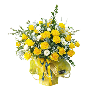 Lẵng hoa hồng vàng rực rỡ - Biểu tượng của niềm vui và thành công